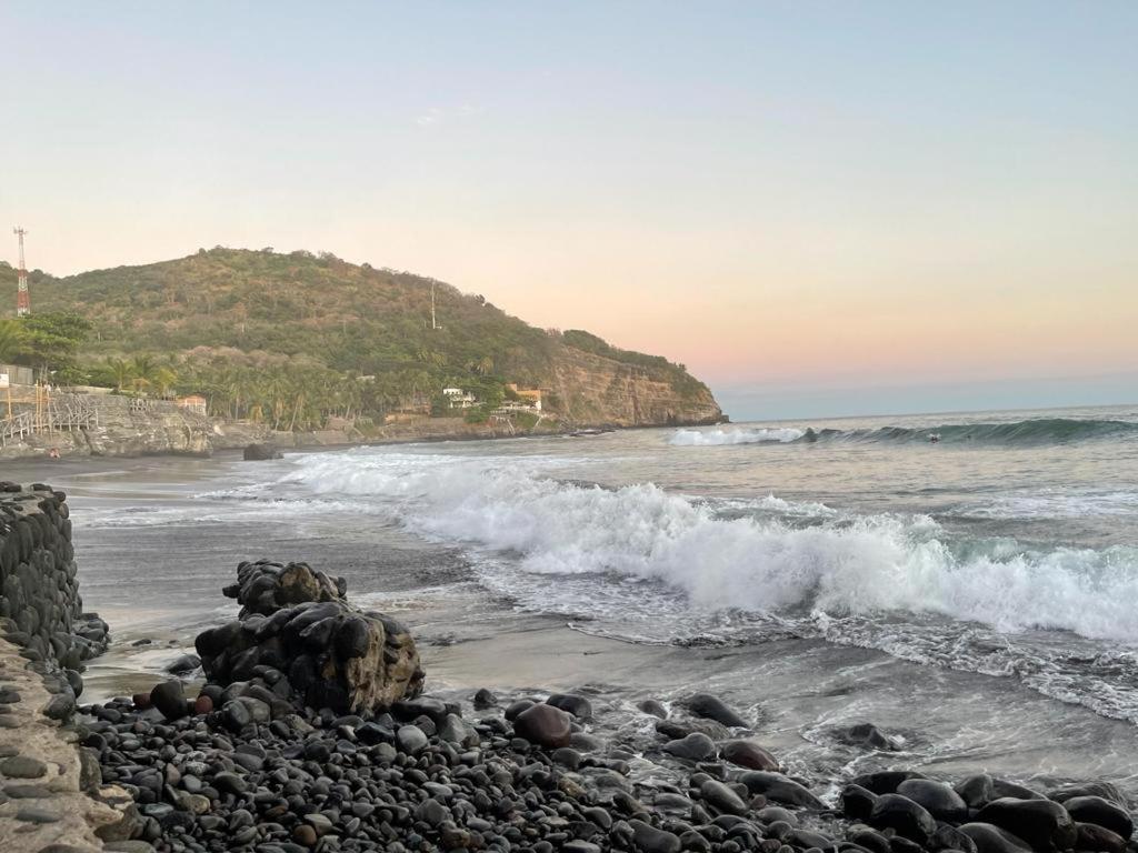 Beach On The Rocks El Zonte Exterior photo